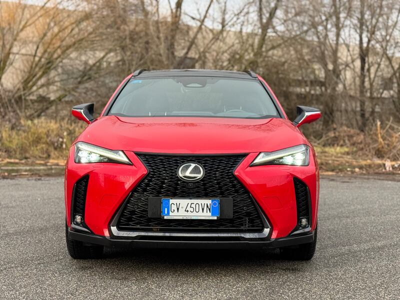 Lexus UX 300h: guarda la gallery del crossover premium giapponese 3