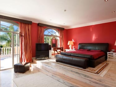 Prince vende online la mega villa di Marbella 8