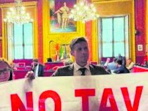 “Siamo tutti black bloc”. Carc e “antifa” alzano la tensione