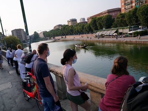 Speranza si sveglia? Chiesto parere al Cts per le mascherine