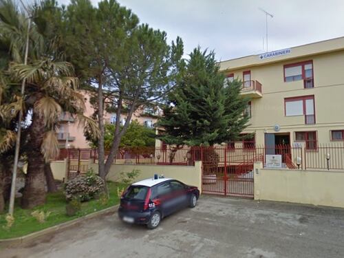 Era odontotecnico, ma faceva il dentista: denunciato dai carabinieri