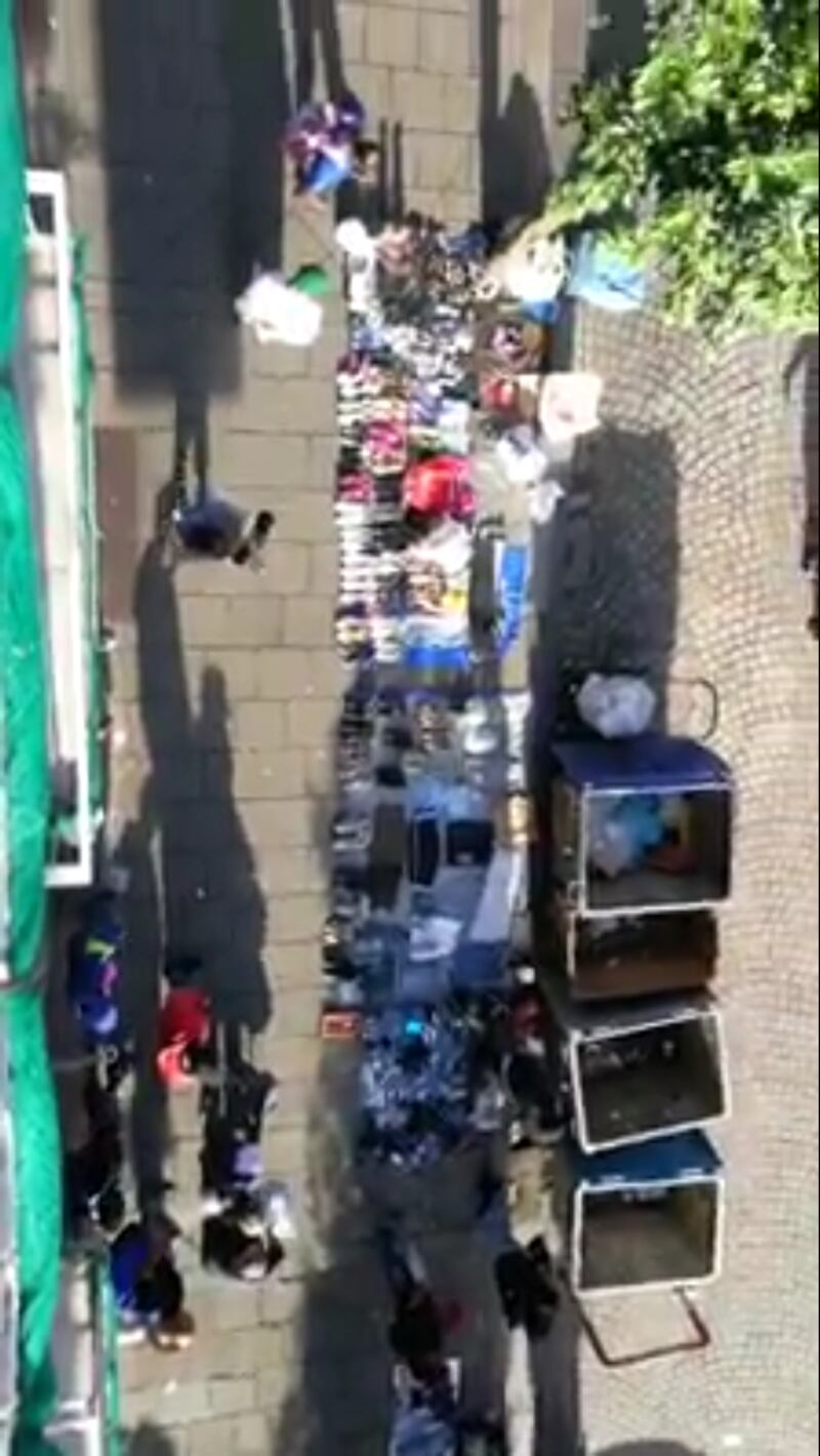 Napoli, tornano i mercatini della "monnezza" dopo l'aggressione al farmacista 1