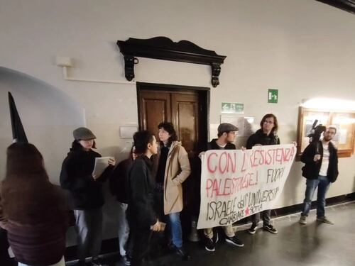 Tensioni pure all'università di Genova, il blitz dei collettivi: insulti e spintoni al rettore