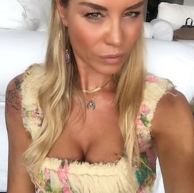 Elenoire Casalegno sexy a letto  8