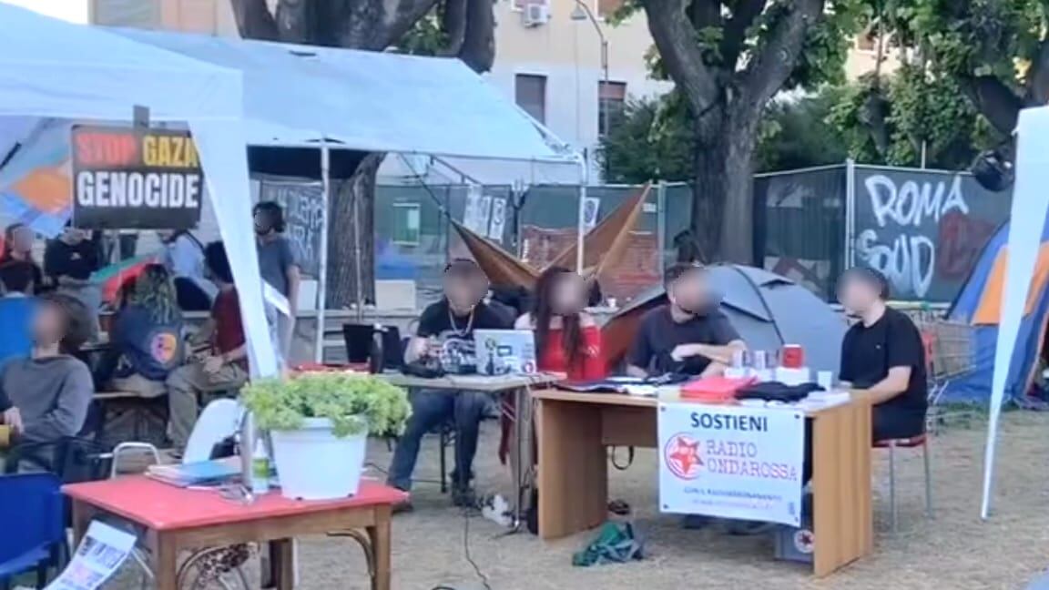 Veleni su Mattarella e inviti alla lotta: la radio rossa diffonde l'intifada