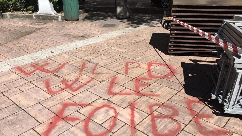 "W il Pd, W le foibe": scritta choc prima della Festa dell'Unità