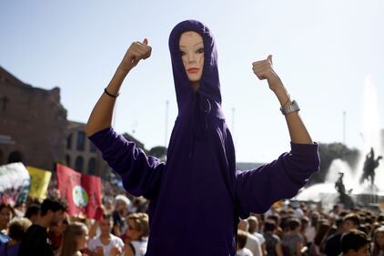 Roma, gli studenti in piazza per il clima 5