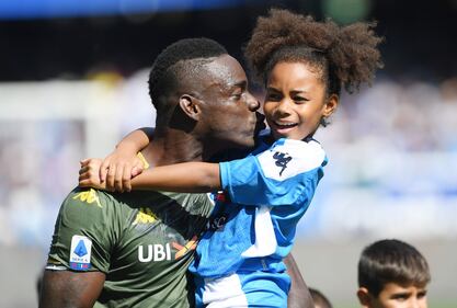 Balotelli al San Paolo con la figlia Pia: le immagini più belle 1