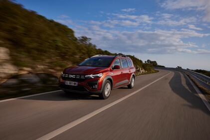 Dacia Jogger Hybrid 140: guarda la gallery del crossover ibrido multispazio 9