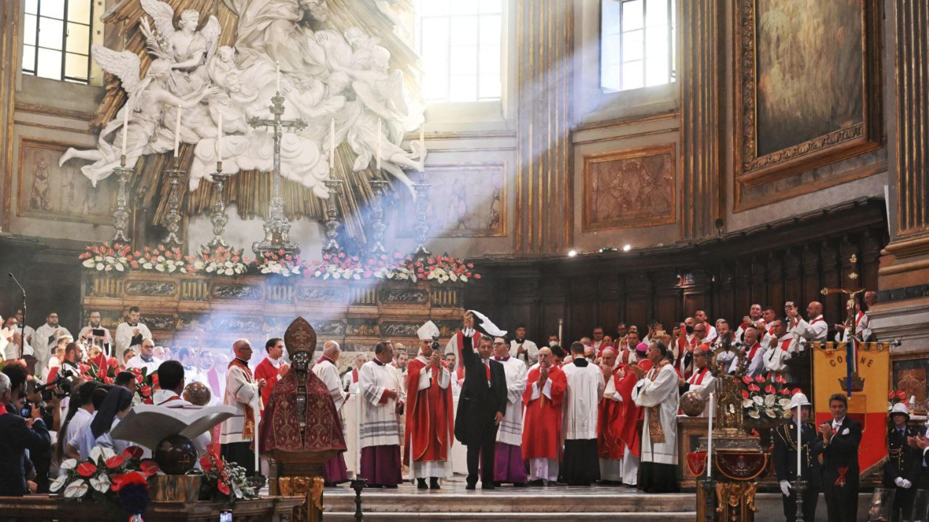 Napoli in festa: si ripete il miracolo di San Gennaro