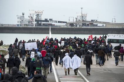 Calais, la rivolta dei migranti 7