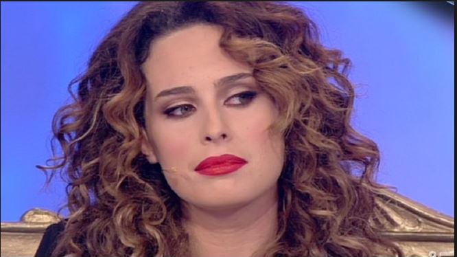Sara Affi Fella è incinta? Quel bacio sulla pancia del fidanzato Fedato