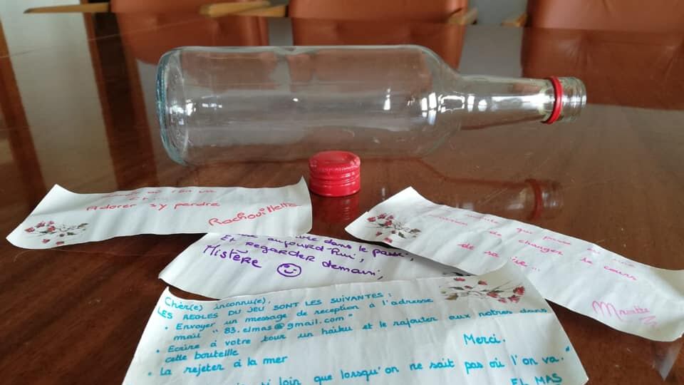 Trova in mare una bottiglia di plastica con quattro messaggi all’interno. Aveva viaggiato dalla Francia alla Sicilia
