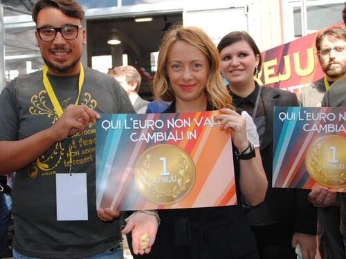 Roma, al via la tre giorni di Fdi Meloni: "Qui non usiamo l'euro"