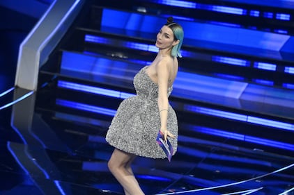 Sanremo 2024: ecco il look della seconda serata del Festival da Rose Villain 4