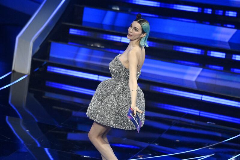 Sanremo 2024: ecco il look della seconda serata del Festival da Rose Villain 4
