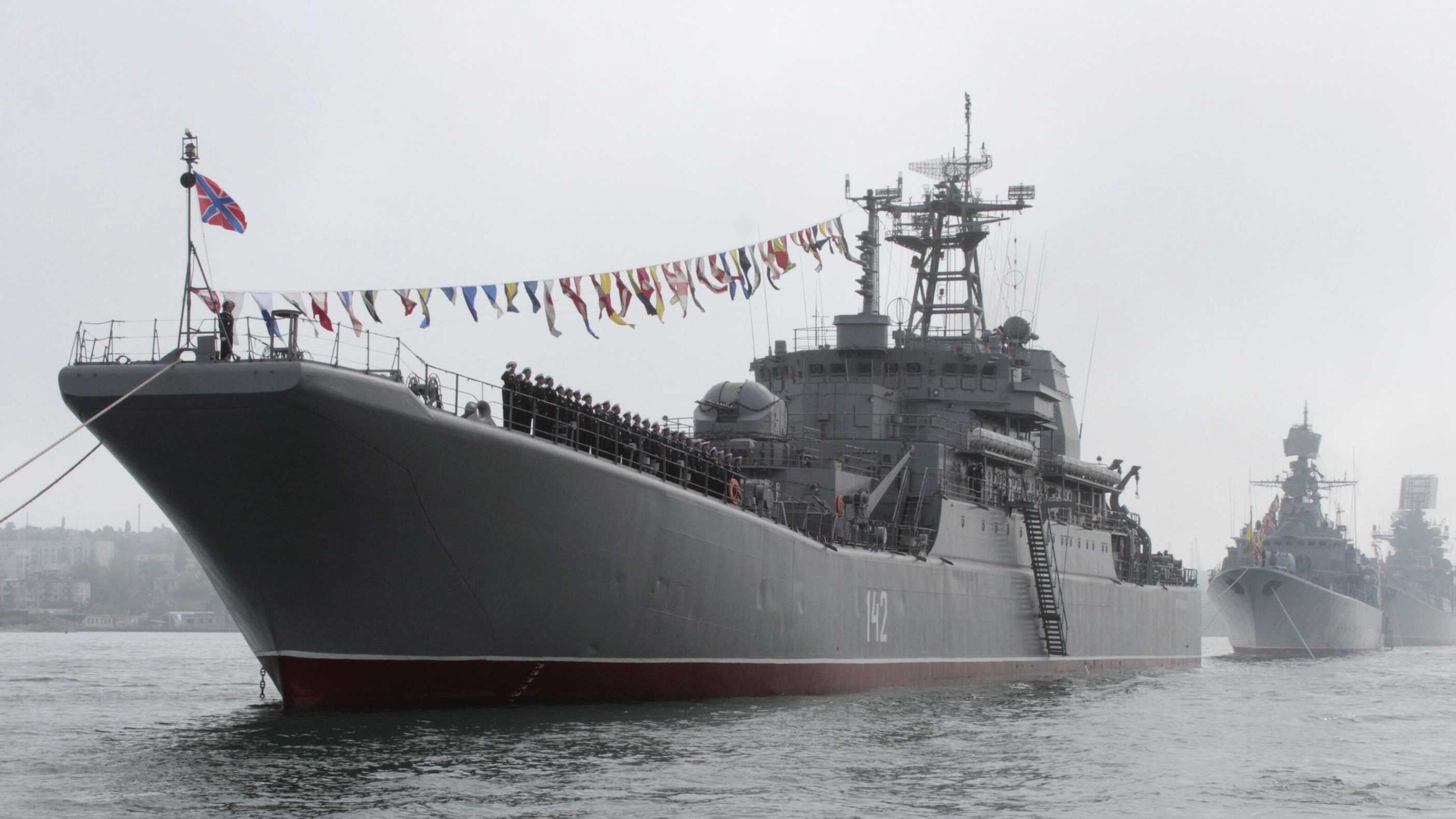 Nave militare russa nel Bosforo. Ankara: "Missili pronti al lancio"