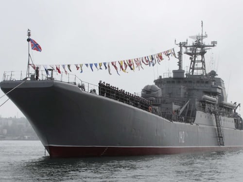 Nave militare russa nel Bosforo. Ankara: "Missili pronti al lancio"