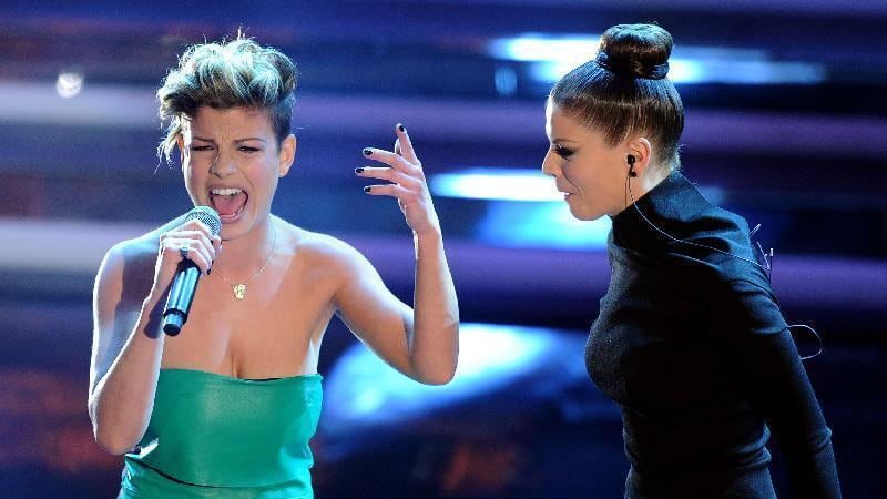 Emma Marrone: "Alessandra Amoroso, in bocca al lupo per l'operazione"