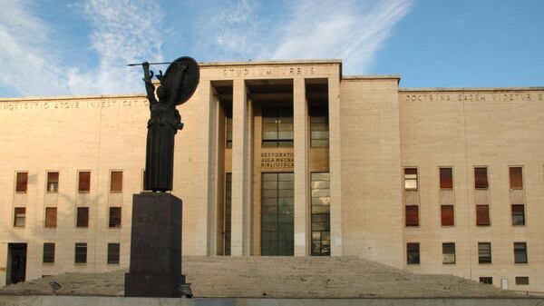 Cadaveri nei corridori dell'obitorio: chiusa medicina legale alla Sapienza