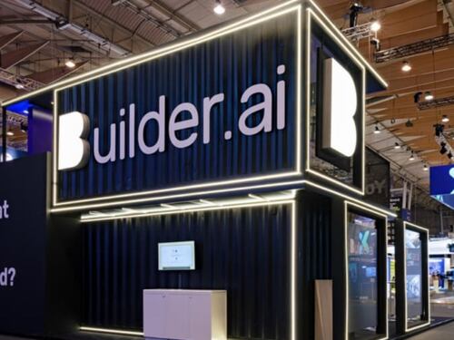 Builder.ai prometteva l’intelligenza artificiale, ma a realizzarla erano uomini in carne e ossa