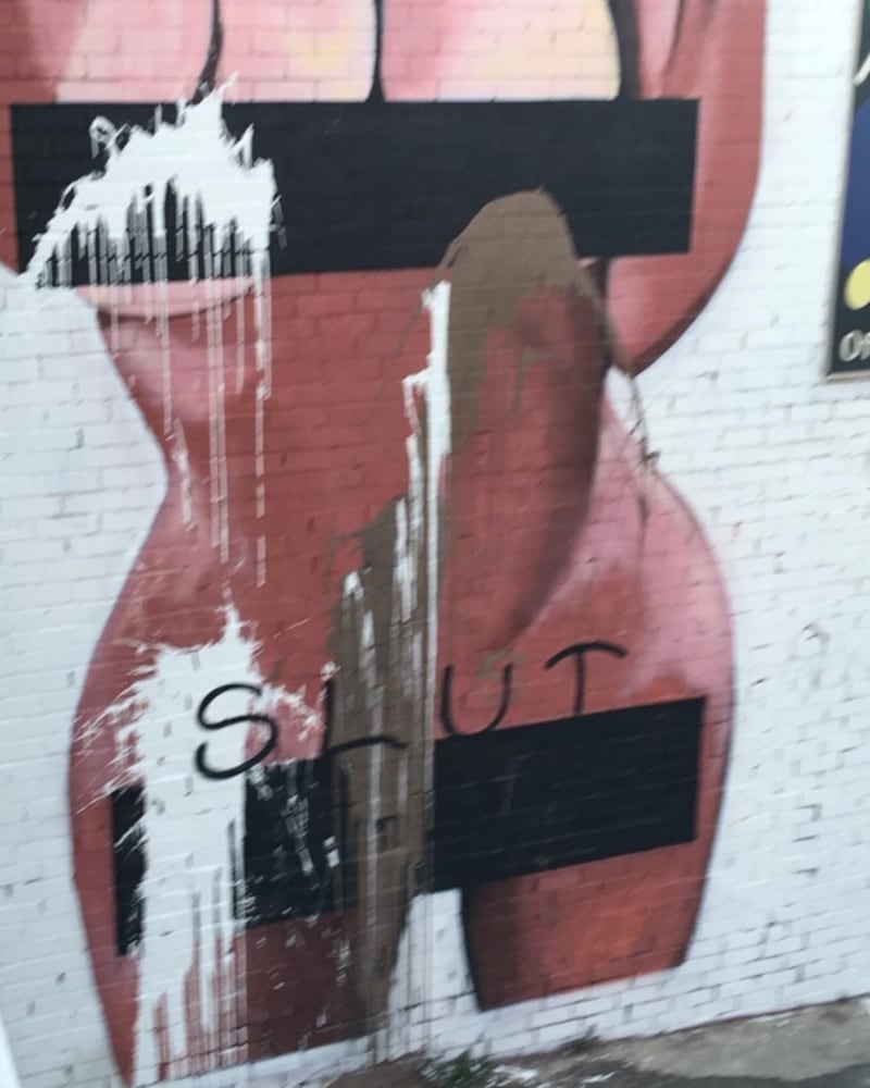 Kim Kardashian, il selfie nudo diventa un murales: foto 3