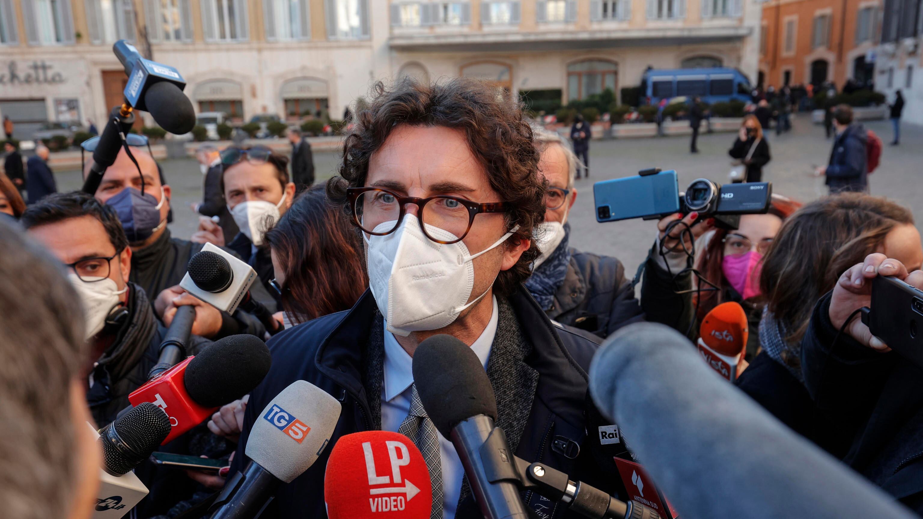 Stupidario della guerra: quella gara tra i grillini a chi la spara più grossa