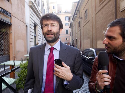 "Votate la mia compagna". Sms di Franceschini pubblicato da Grillo