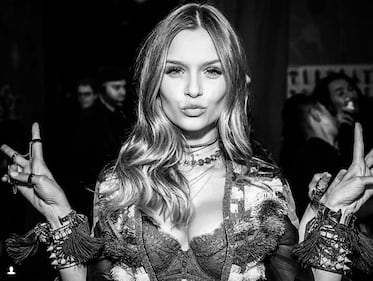 Josephine Skriver hot su Instagram 16