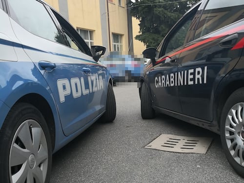 Approfittano della quarantena per svaligiare negozi: arrestati due ladri