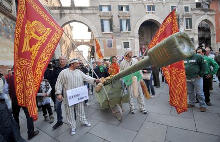 Verona, la manifestazione della Lega per i secessionisti 5