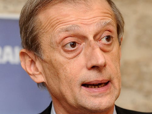 Fassino e le sue profezie: questa volta la "vittima" è Macron