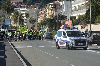 La marcia dei gilet jaunes verso la frontiera di Ventimiglia 2