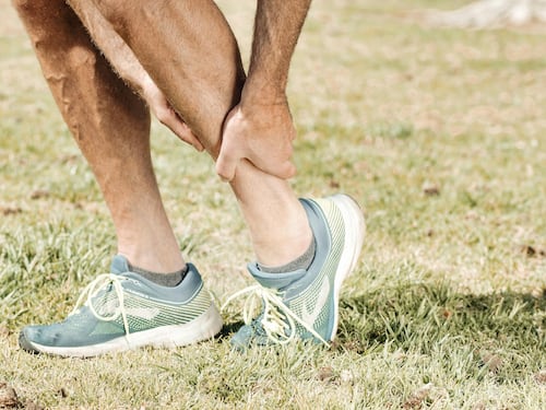 Over e dolori alle gambe, tutte le cause e i rimedi più validi