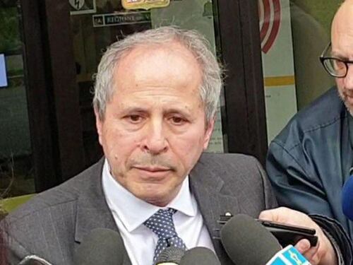 Crisanti: "Siamo in precario equilibrio. Il saluto col gomito? L'Oms dice di tutto..."