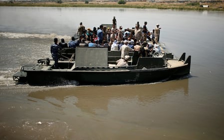 A sud di Mosul per gli iracheni la vita continua 3