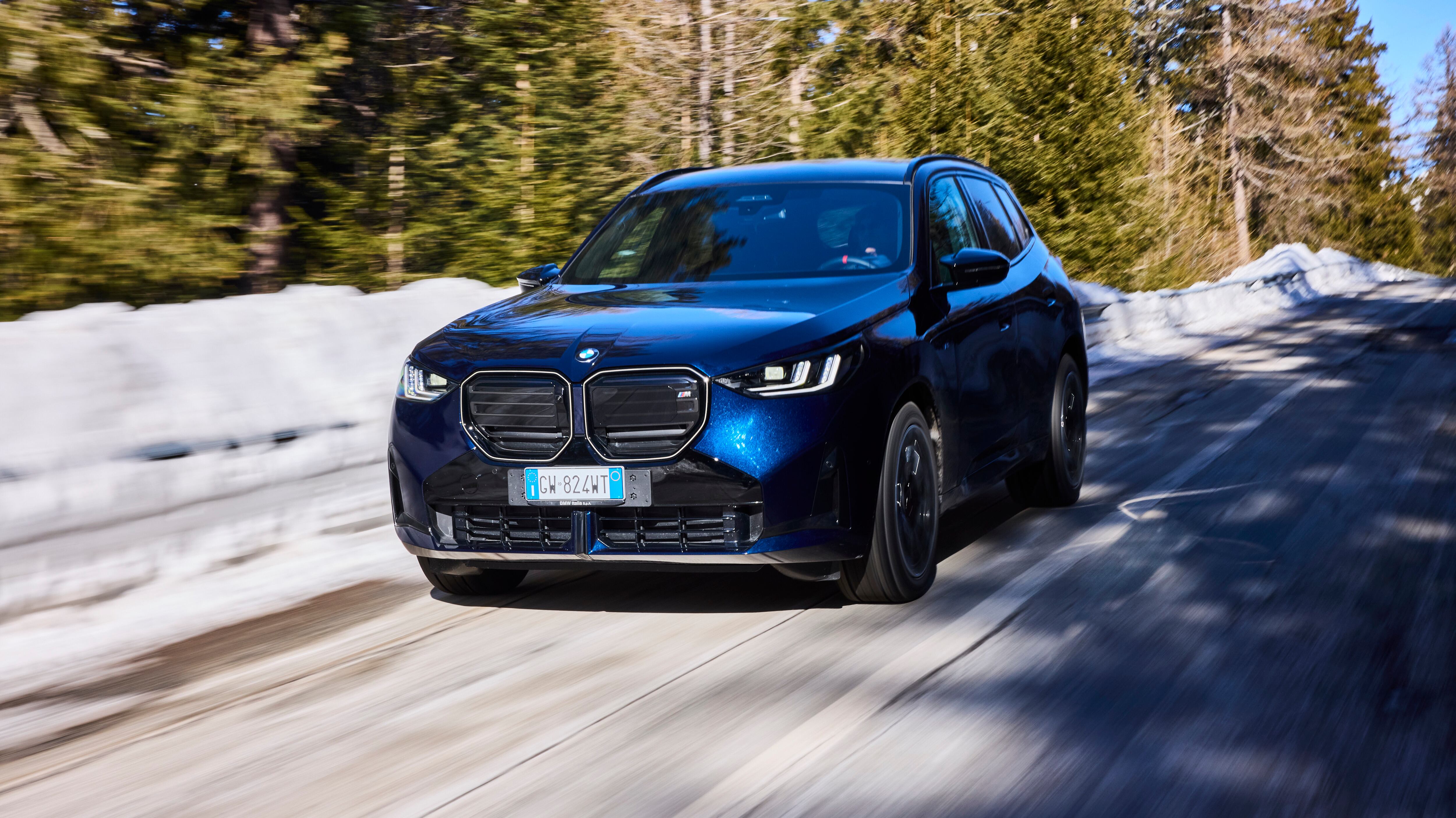 Sui tornanti di Courmayeur con la nuova Bmw X3