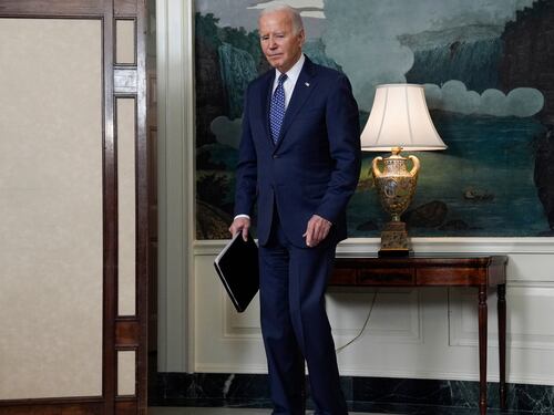 "È troppo vecchio". I sondaggi che bocciano Biden