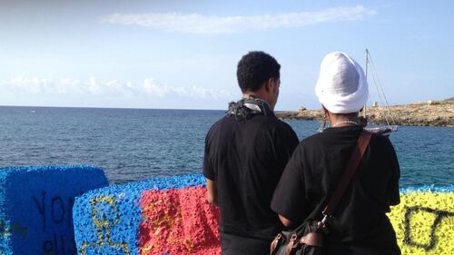 Lampedusa, commozione al molo 1