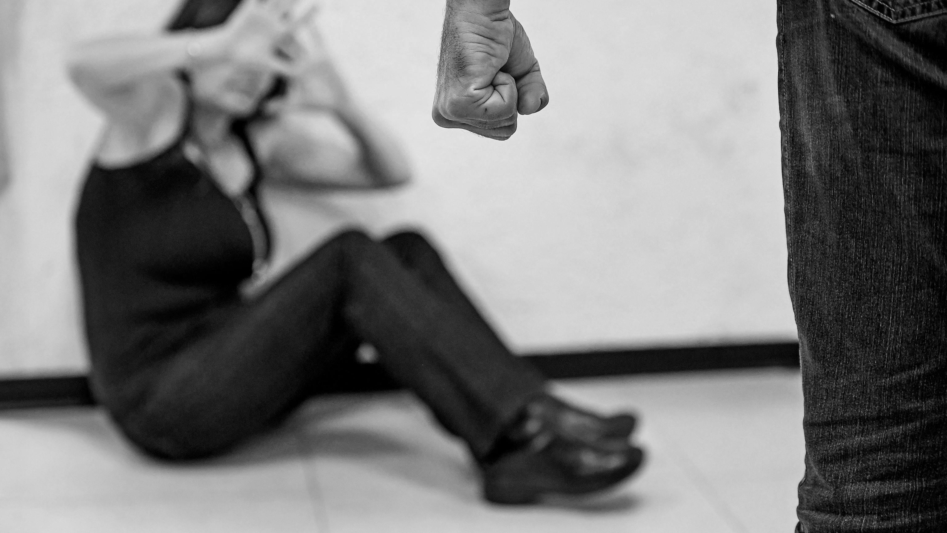 Maltrattamenti alla moglie? Scatta il licenziamento