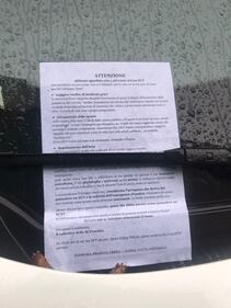 Ecco i suv con le gomme tagliate e i volantini degli eco-attivisti 1