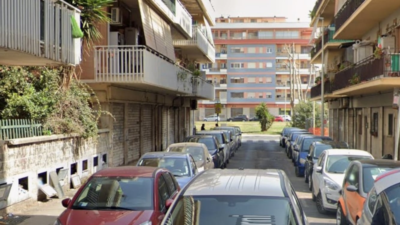 Ostia, lite per la droga poi le coltellate. Morto 19enne, è caccia all'uomo