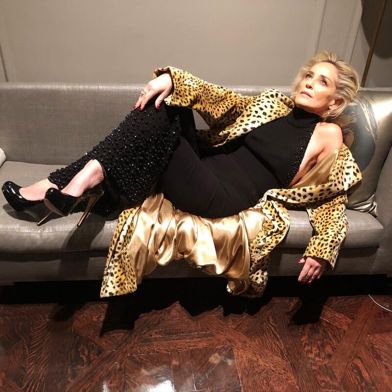 Sharon Stone in look leopardato per i fan e la stampa 1