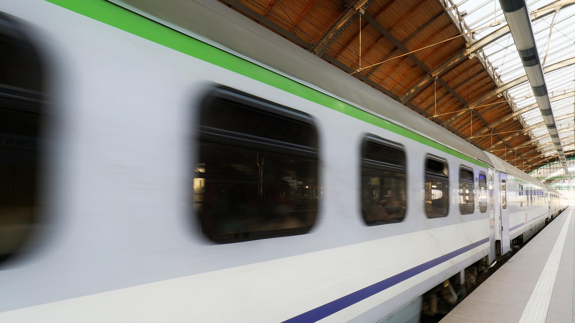 Scioperi, l’Italia si ferma per una settimana: treni, aerei e uffici pubblici nel calendario dei disagi