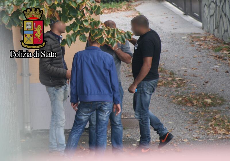 Immigrazione, così gli scafisti di terra "lavorano" a Milano 1