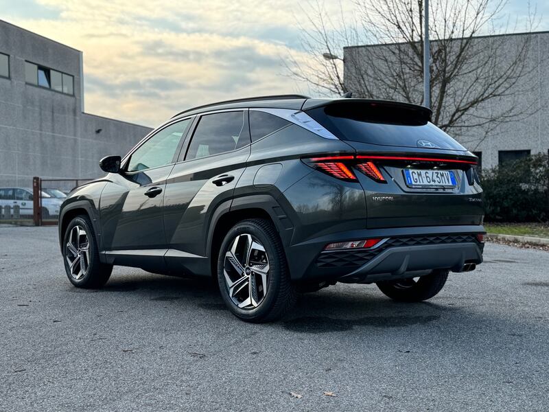 Hyundai Tucson PHEV: guarda la gallery del SUV ibrido plug-in con 265 CV 14