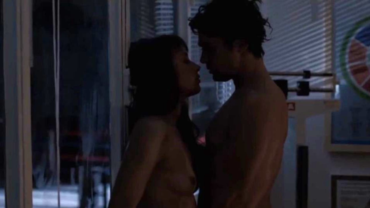 Così si gira una scena di sesso: ecco il backstage di "Nessuno si salva da solo"
