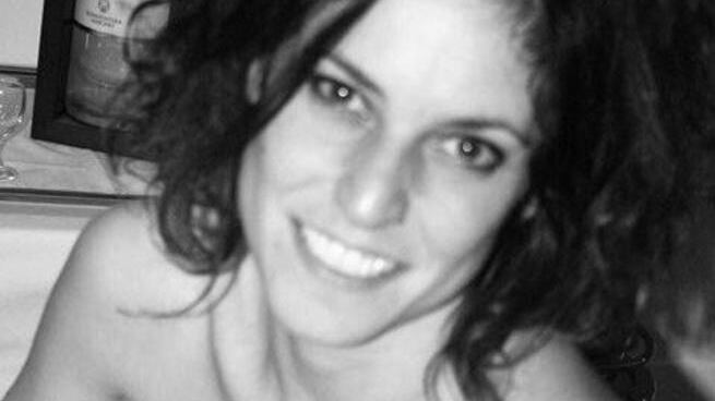 Stilista trovata impiccata a un albero. "Carlotta non si sarebbe mai suicidata"