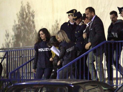 La vigilessa scagiona Veronica: "L'Ho vista davanti alla scuola"