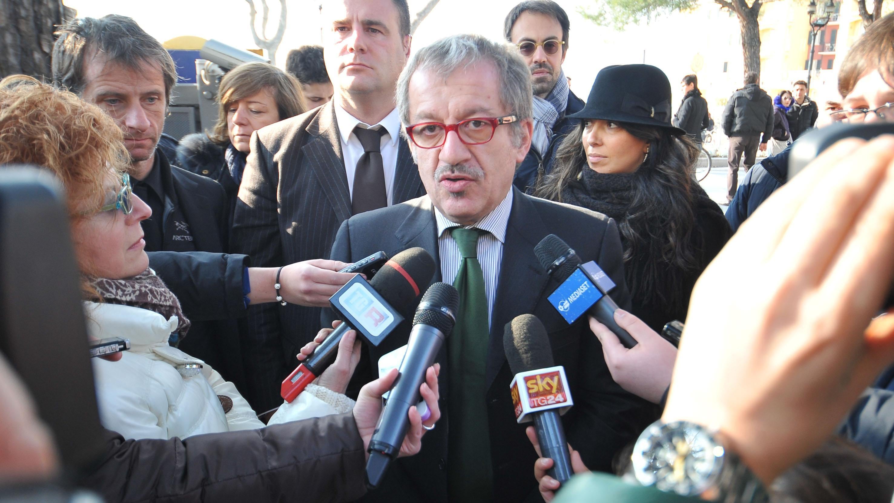 Maroni strizza l'occhio al formattatore Pdl: "In squadra con noi"